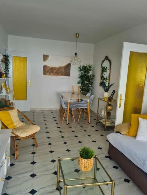 Nice Beachside 2-Bd Apt Near Barcelona Cunit Exterior photo